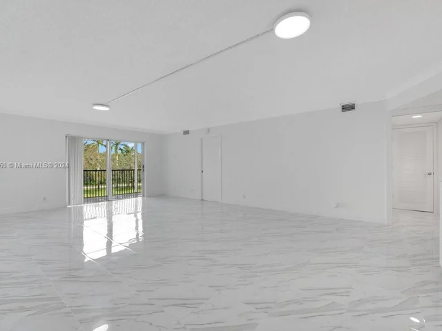 271 S Hollybrook Dr # 307, Pembroke Pines FL 33025