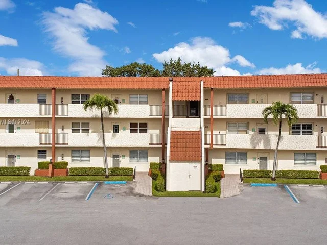 271 S Hollybrook Dr # 307, Pembroke Pines FL 33025
