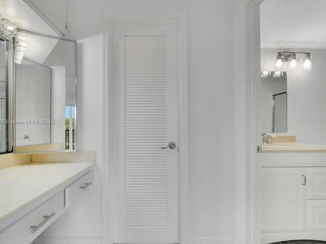 271 S Hollybrook Dr # 307, Pembroke Pines FL 33025