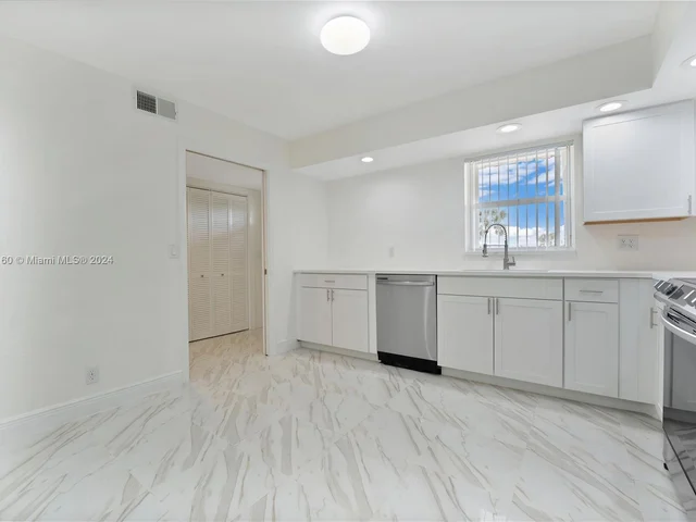 271 S Hollybrook Dr # 307, Pembroke Pines FL 33025