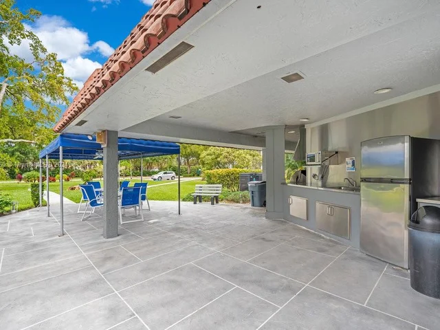 271 S Hollybrook Dr # 307, Pembroke Pines FL 33025