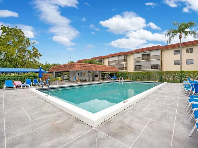 271 S Hollybrook Dr # 307, Pembroke Pines FL 33025