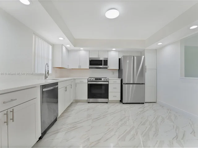 271 S Hollybrook Dr # 307, Pembroke Pines FL 33025