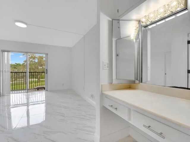 271 S Hollybrook Dr # 307, Pembroke Pines FL 33025