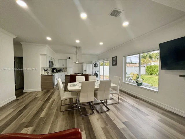 1013 NE 6th St, Hallandale Beach FL 33009