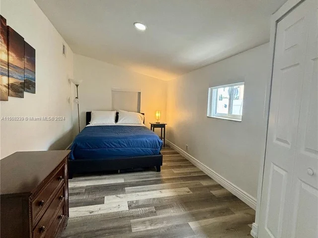 1013 NE 6th St, Hallandale Beach FL 33009