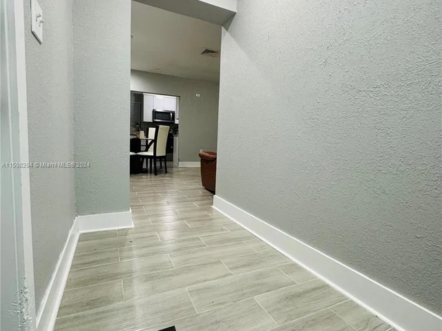 1631 N 70th Ave, Hollywood FL 33024