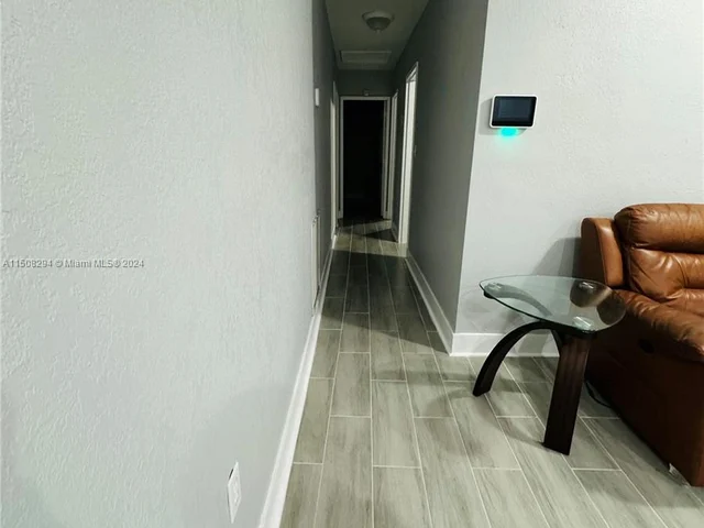 1631 N 70th Ave, Hollywood FL 33024