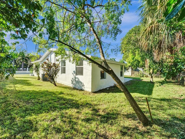 3831 NW 4th Ct, Lauderhill FL 33311