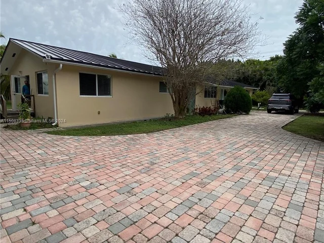 7325 SW 80th St, Miami FL 33143