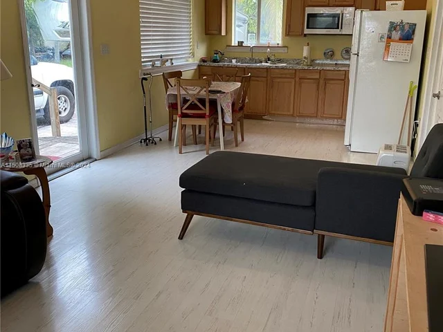 7325 SW 80th St, Miami FL 33143