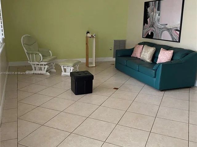 7325 SW 80th St, Miami FL 33143