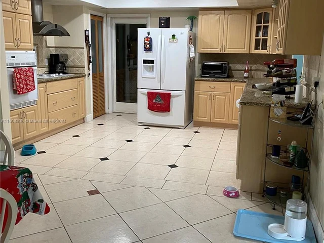 7325 SW 80th St, Miami FL 33143