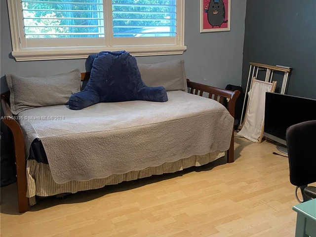 7325 SW 80th St, Miami FL 33143