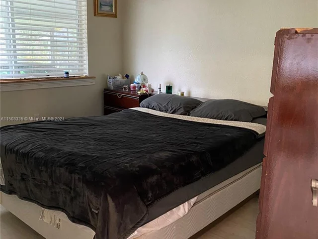 7325 SW 80th St, Miami FL 33143