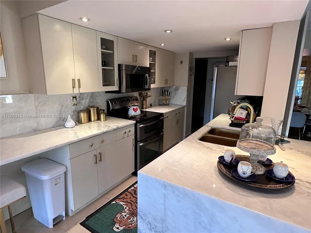 3031 N Ocean Blvd # 406, Fort Lauderdale FL 33308