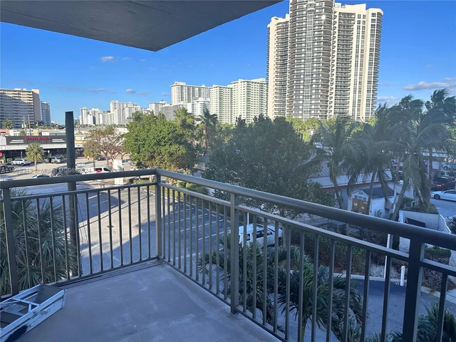 3031 N Ocean Blvd # 406, Fort Lauderdale FL 33308