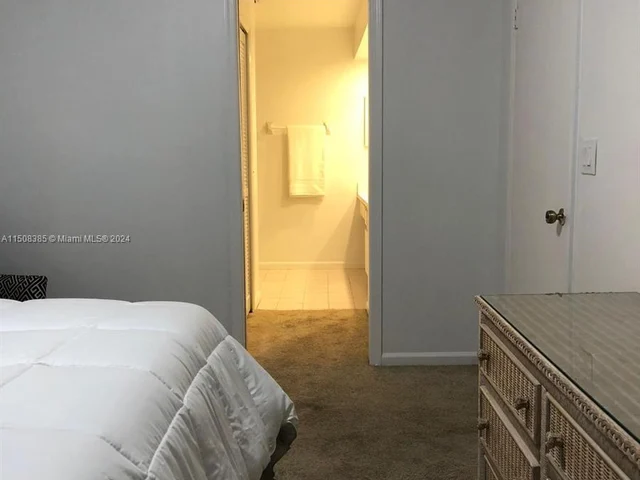 11877 Sturbridge Ln, Wellington FL 33414