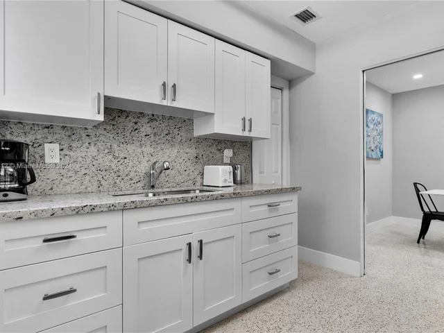 75 NW 144th St, Miami FL 33168