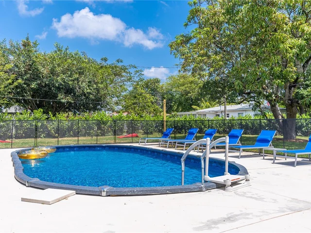 75 NW 144th St, Miami FL 33168