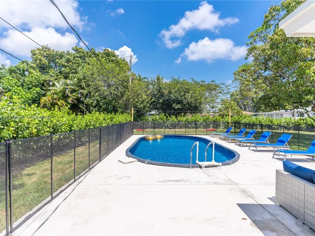 75 NW 144th St, Miami FL 33168