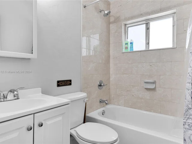 75 NW 144th St, Miami FL 33168