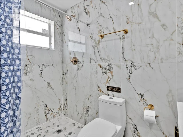 75 NW 144th St, Miami FL 33168