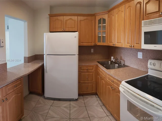 1325 W 68th St # 214, Hialeah FL 33014