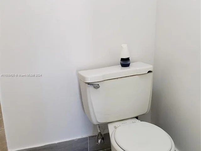 1325 W 68th St # 214, Hialeah FL 33014