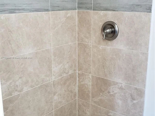 1325 W 68th St # 214, Hialeah FL 33014