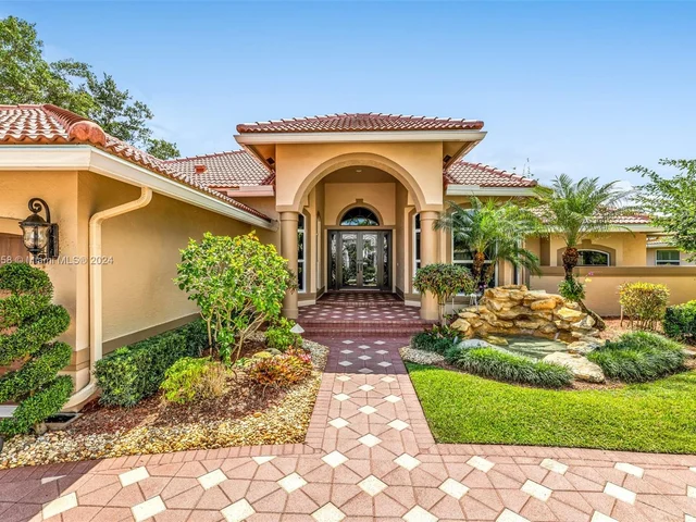 2560 Mayfair Ln, Weston FL 33327