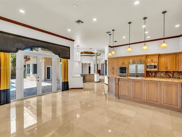 2560 Mayfair Ln, Weston FL 33327