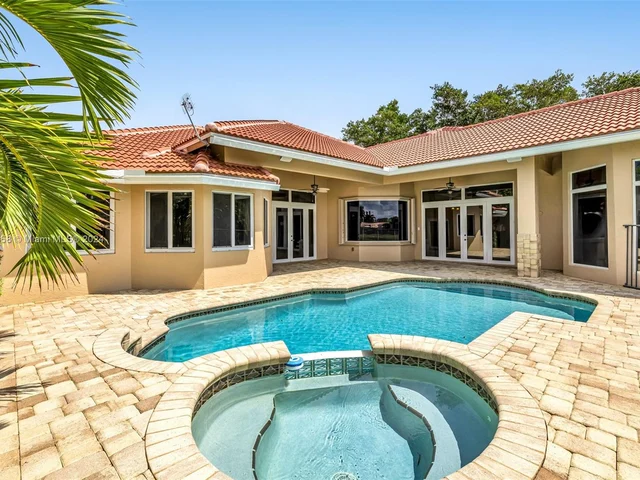 2560 Mayfair Ln, Weston FL 33327