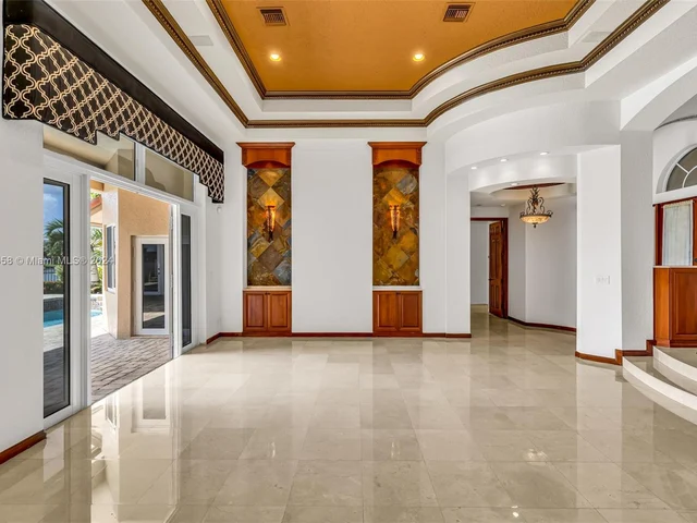 2560 Mayfair Ln, Weston FL 33327