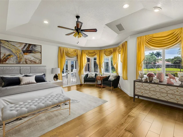 2560 Mayfair Ln, Weston FL 33327