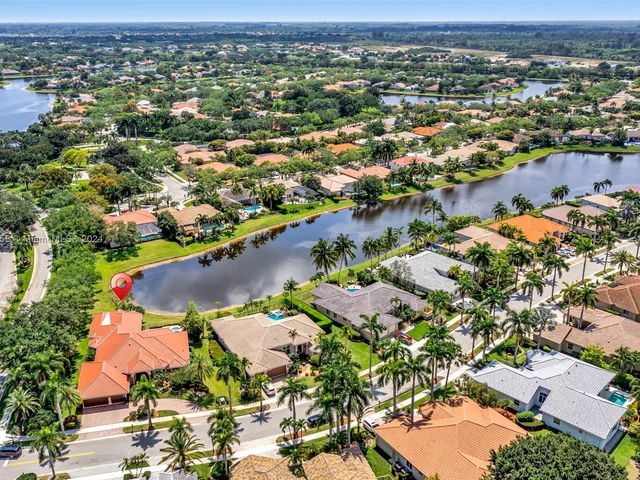 2560 Mayfair Ln, Weston FL 33327