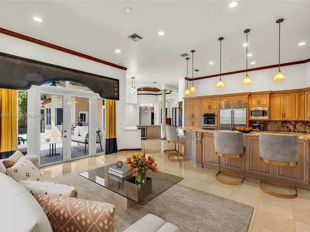 2560 Mayfair Ln, Weston FL 33327