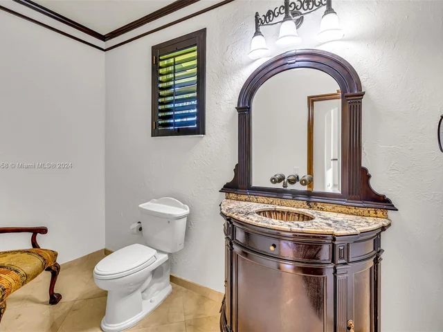 2560 Mayfair Ln, Weston FL 33327