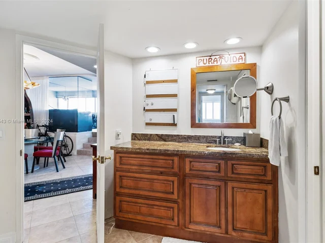 333 Sunset Dr # 104, Fort Lauderdale FL 33301