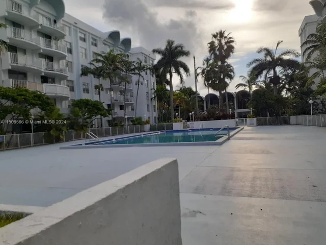 486 NW 165th Street Rd # 103, Miami FL 33169