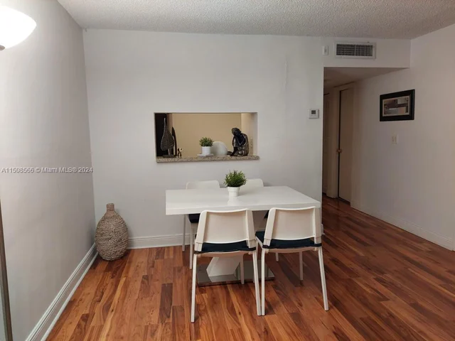 486 NW 165th Street Rd # 103, Miami FL 33169