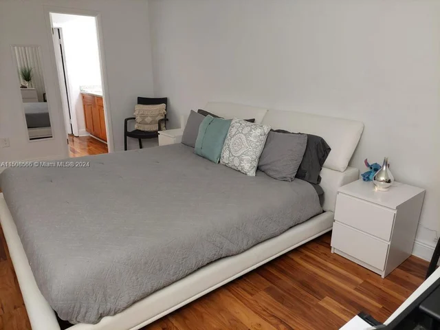 486 NW 165th Street Rd # 103, Miami FL 33169