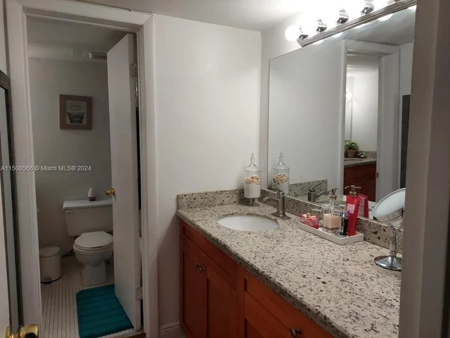 486 NW 165th Street Rd # 103, Miami FL 33169