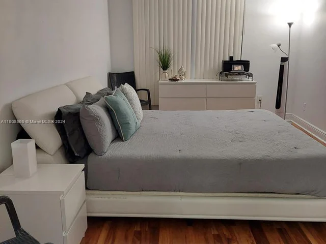 486 NW 165th Street Rd # 103, Miami FL 33169