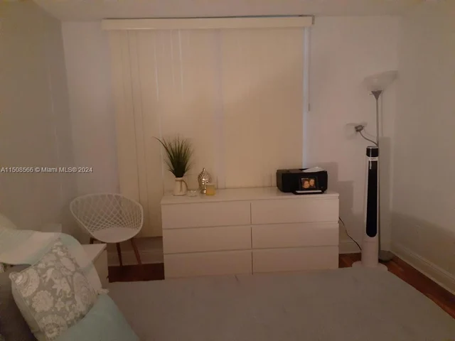 486 NW 165th Street Rd # 103, Miami FL 33169