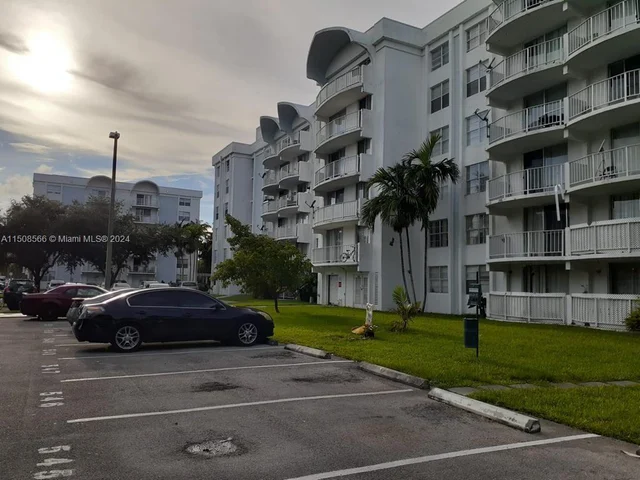486 NW 165th Street Rd # 103, Miami FL 33169