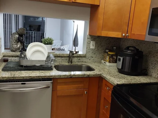 486 NW 165th Street Rd # 103, Miami FL 33169