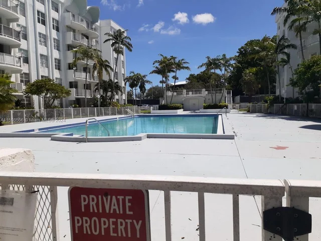 486 NW 165th Street Rd # 103, Miami FL 33169