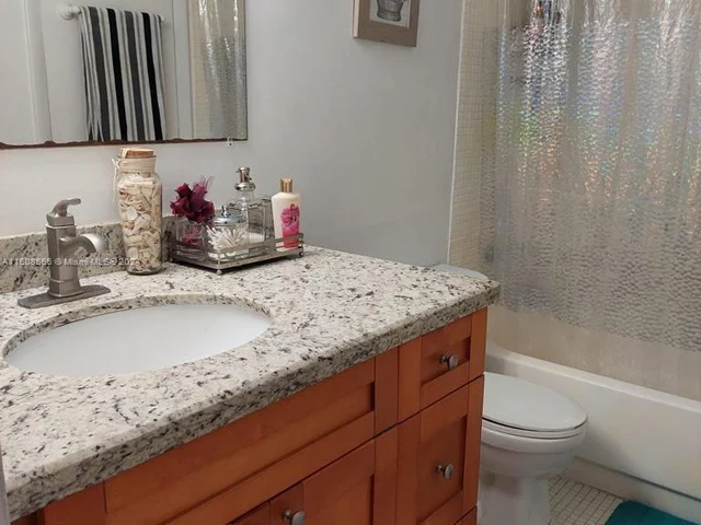 486 NW 165th Street Rd # 103, Miami FL 33169