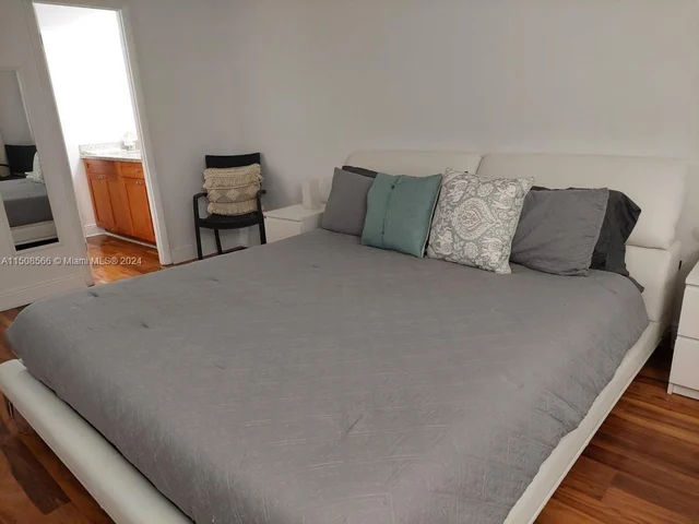 486 NW 165th Street Rd # 103, Miami FL 33169